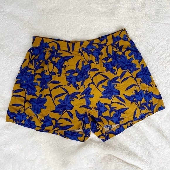 H&M royal blue floral mid waist shorts - Picture 3 of 4